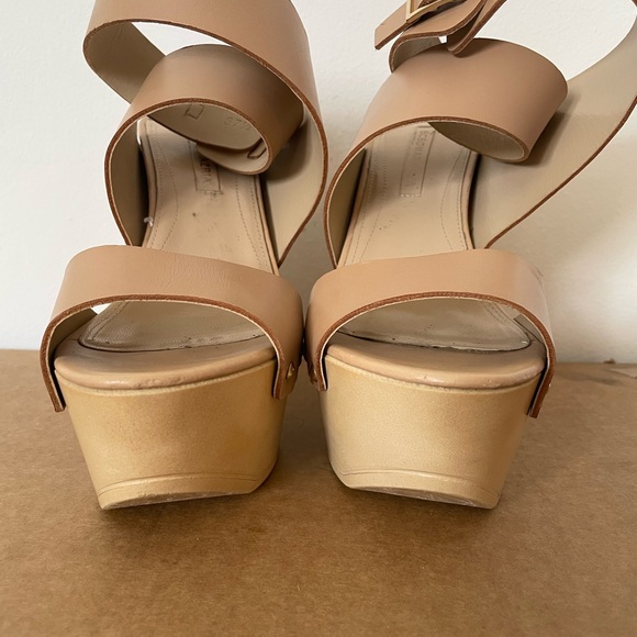 BCBGMaxAzria Tan Platform Wedge Sandal Sz 7.5 - Picture 6 of 10